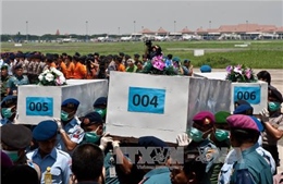 Tập trung tìm kiếm thân máy bay và hộp đen dưới đáy biển